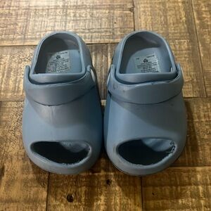 Used stepping stone shoes size 5 boys from JC penny
